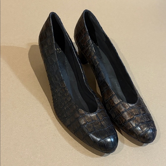 Stuart Weitzman Shiny Dark brown snakeskin heels - Picture 3 of 6